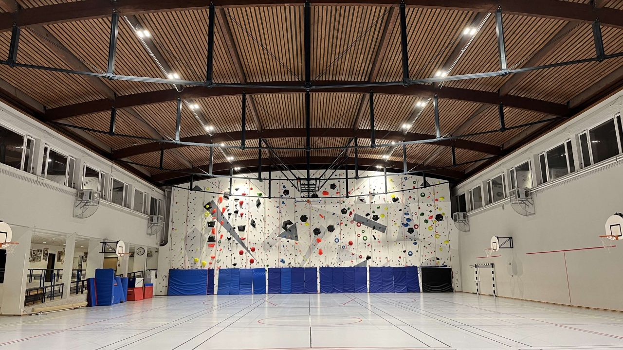 Beltéri sportcsarnok nagy teljesítményű világítása