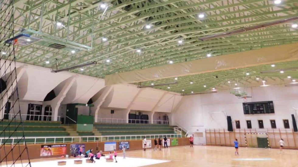 Nagyatádi sportlétesítmény egyenletes világítása